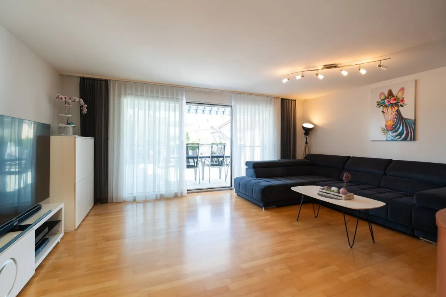Espace de vie – Maison mitoyenne bien entretenue dans un emplacement attrayant. - Photo 1 sur 13