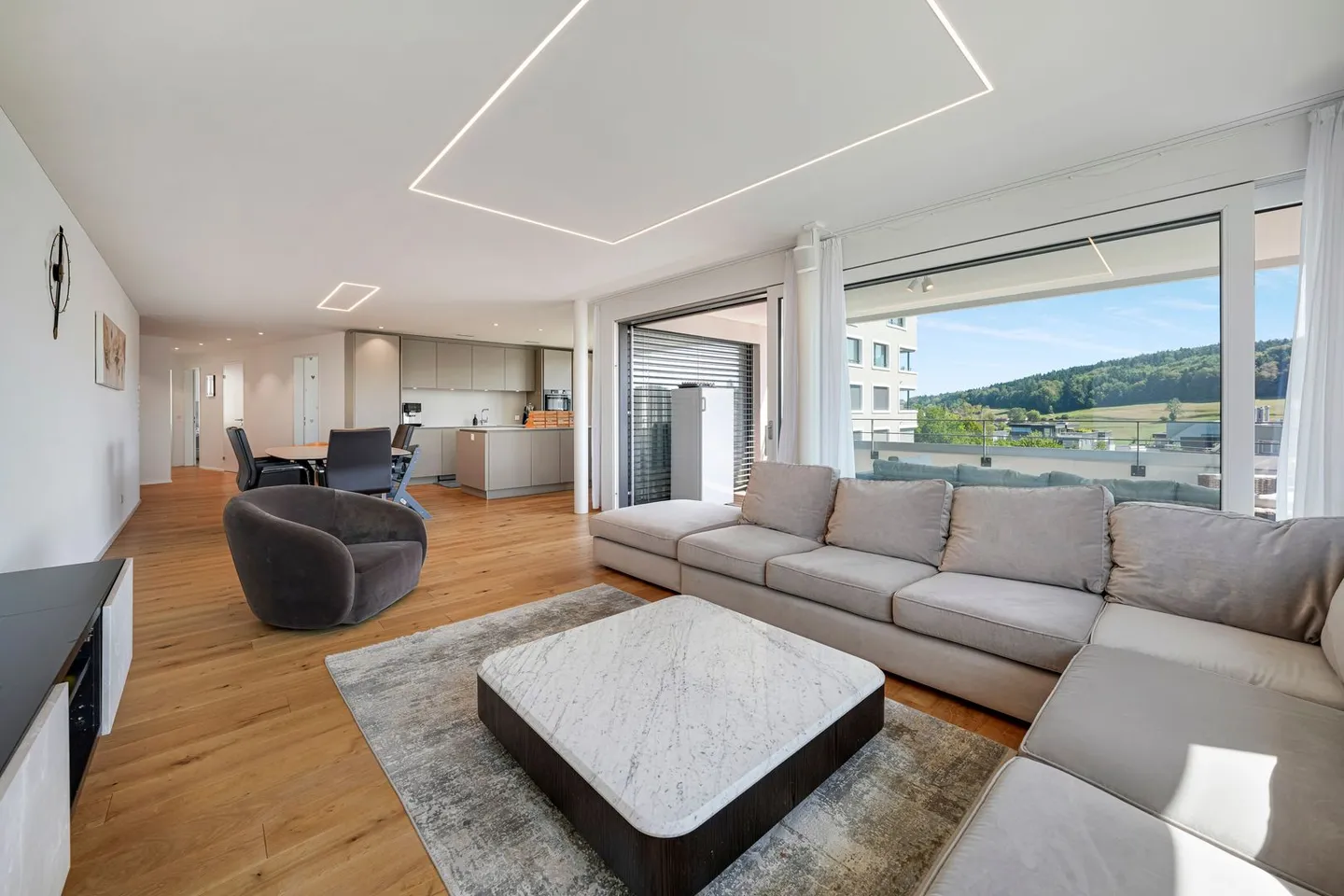 Ein Zuhause mit Weit- und Bergblick sowie hoher Wohnqualität - Foto 3 von 13