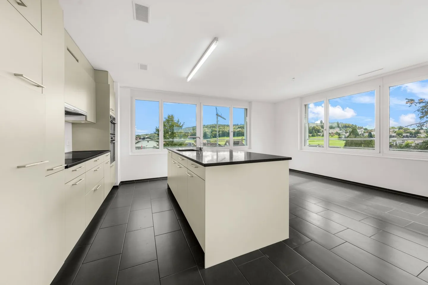 Geräumige Familienwohnung mit Aussicht - Foto 3 von 13