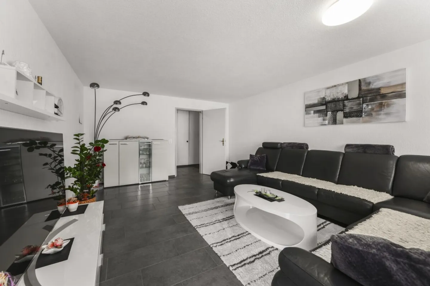 Living with a sense of well-being: 4.5-room apartment in an ideal location - Photo 3 of 13