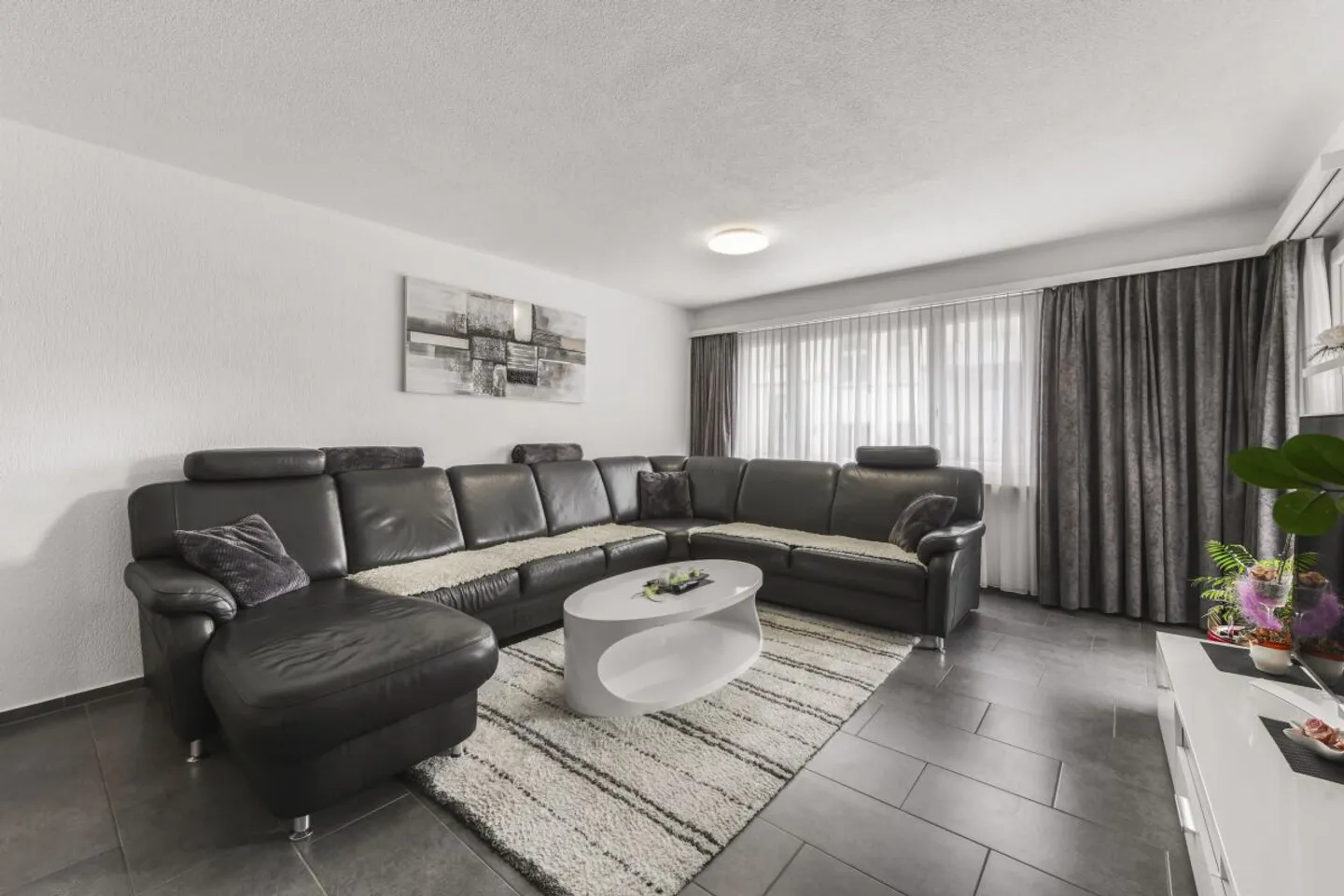 Living with a sense of well-being: 4.5-room apartment in an ideal location - Photo 2 of 13