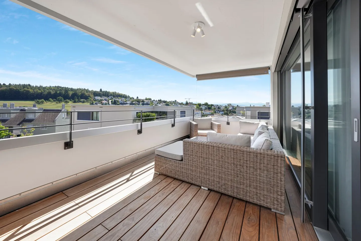 Ein Zuhause mit Weit- und Bergblick sowie hoher Wohnqualität - Foto 9 von 13