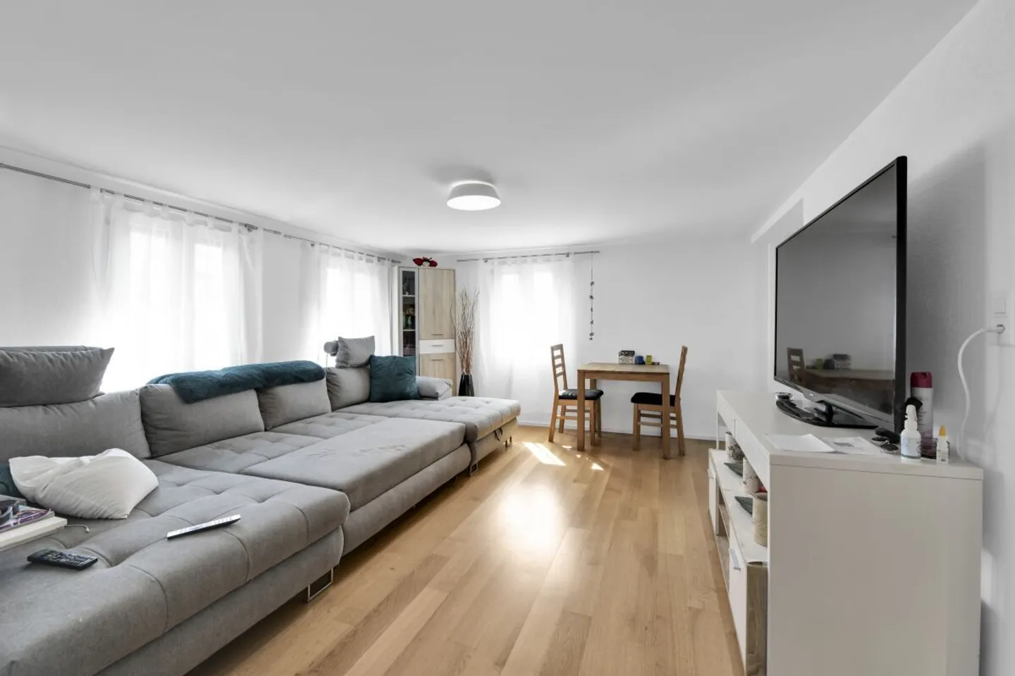Bright and friendly 3.5 room apartment in the center of Flawil - Photo 1 of 13