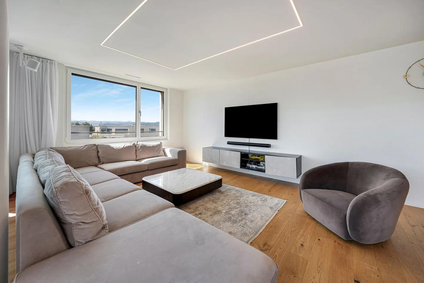 Ein Zuhause mit Weit- und Bergblick sowie hoher Wohnqualität - Foto 2 von 13