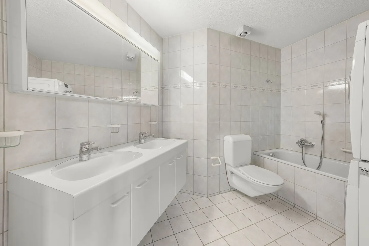 Vivre avec une vue : Appartement de jardin de 4,5 pièces avec beaucoup d'intimité - Photo 9 sur 13