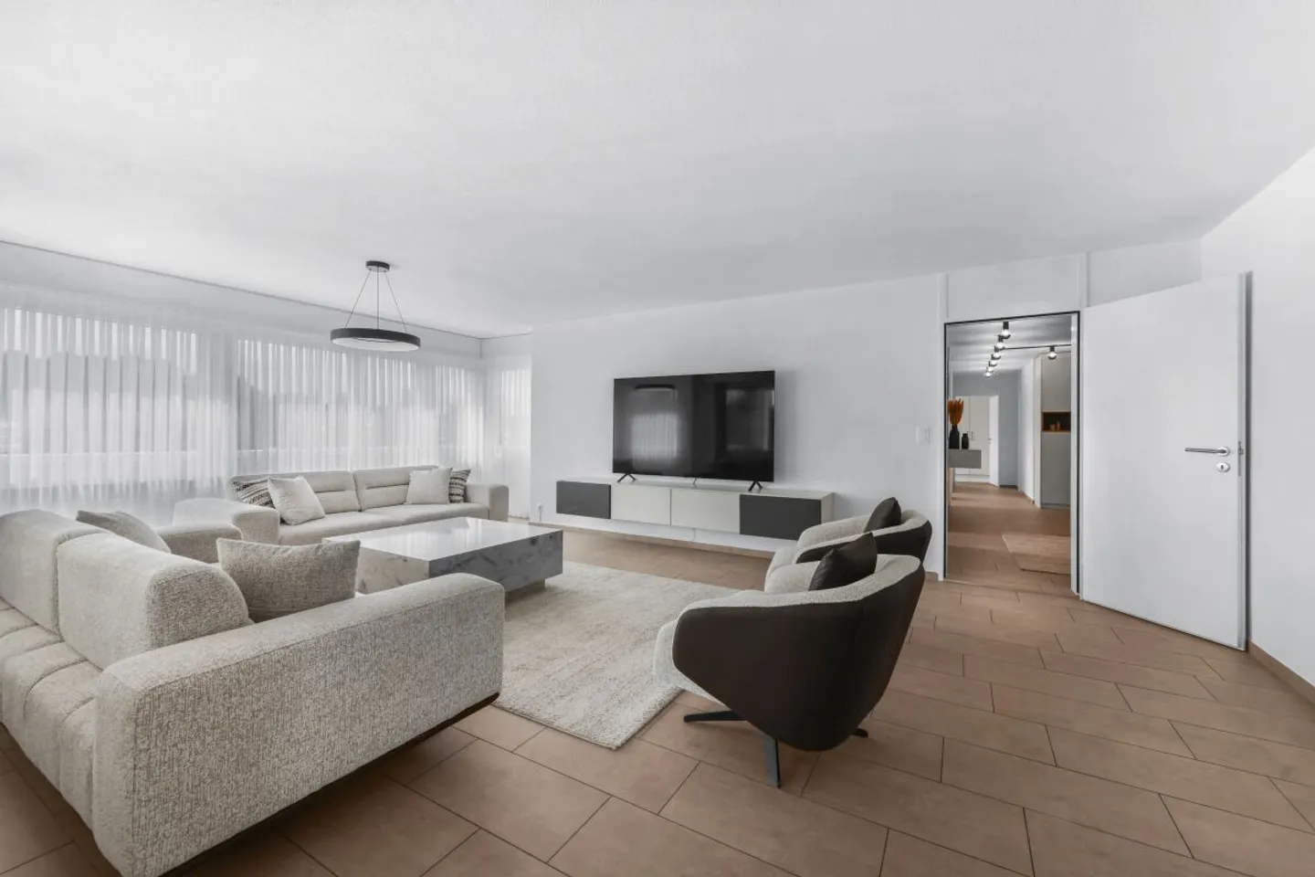 Vivere con comfort e vista – 5,5 stanze in centro - Foto 2 di 13