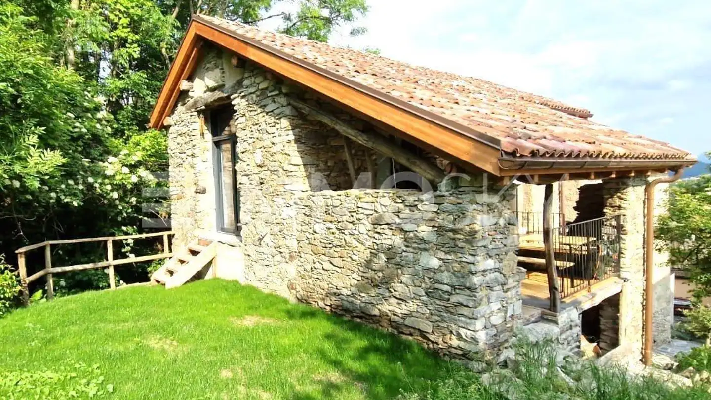 Casa bifamiliare in vendita - 6986 Miglieglia