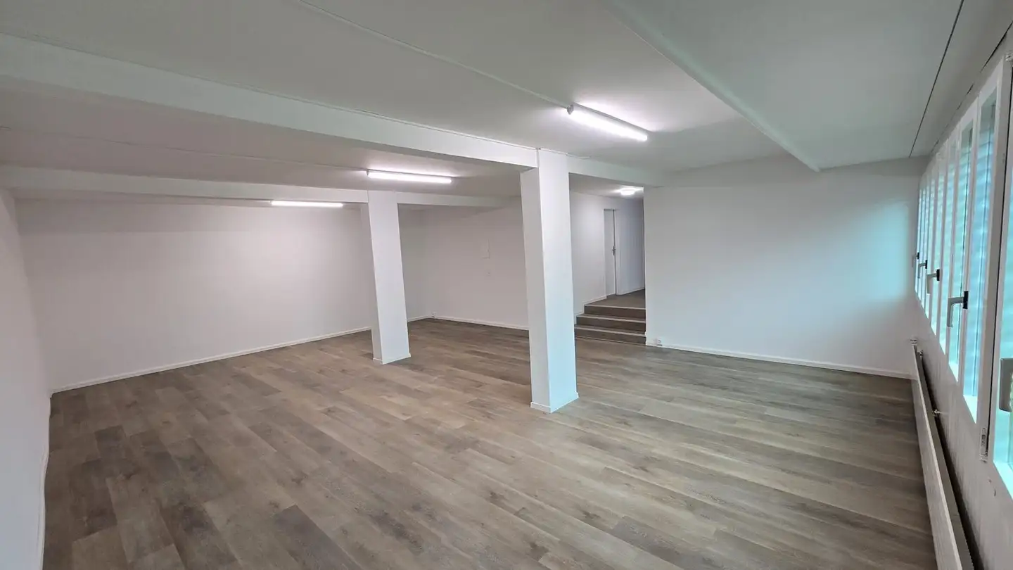 Commercial à louer - Hauptstrasse 9, 6287 Aesch LU
