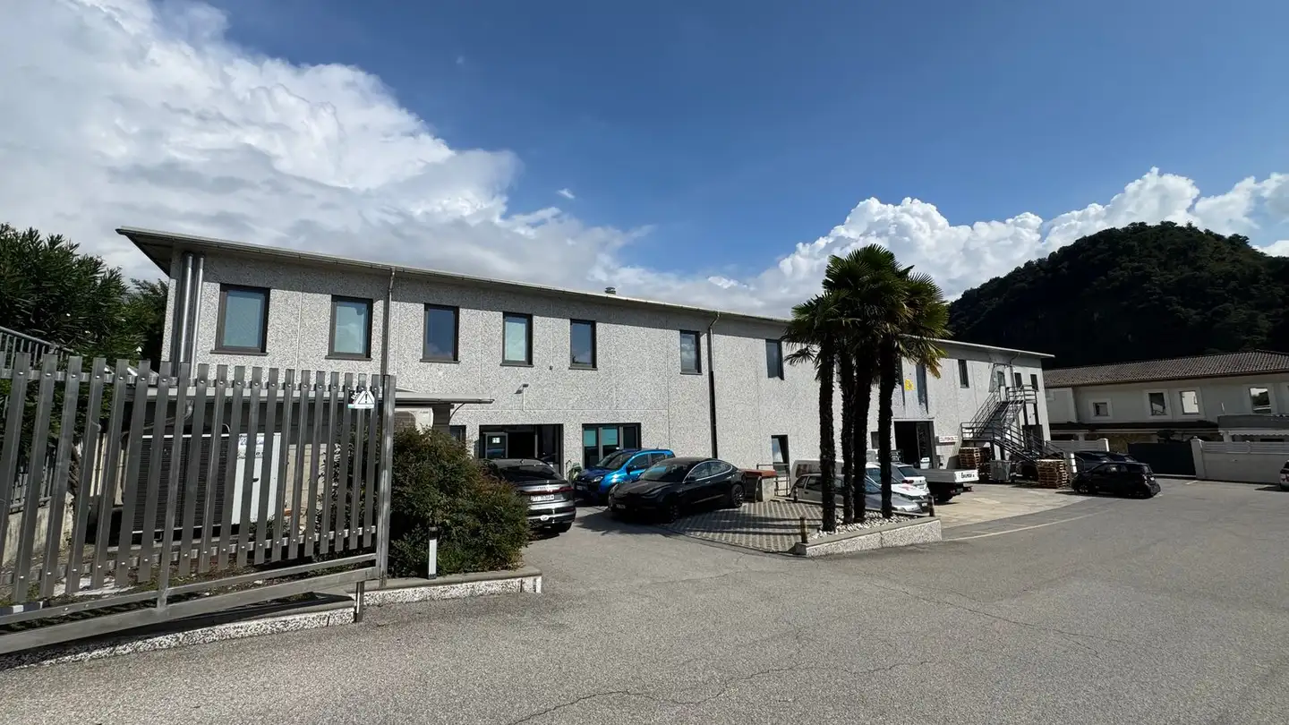 Grande magazzino in vendita - Via Cantonale, 6930 Bedano - Foto 2