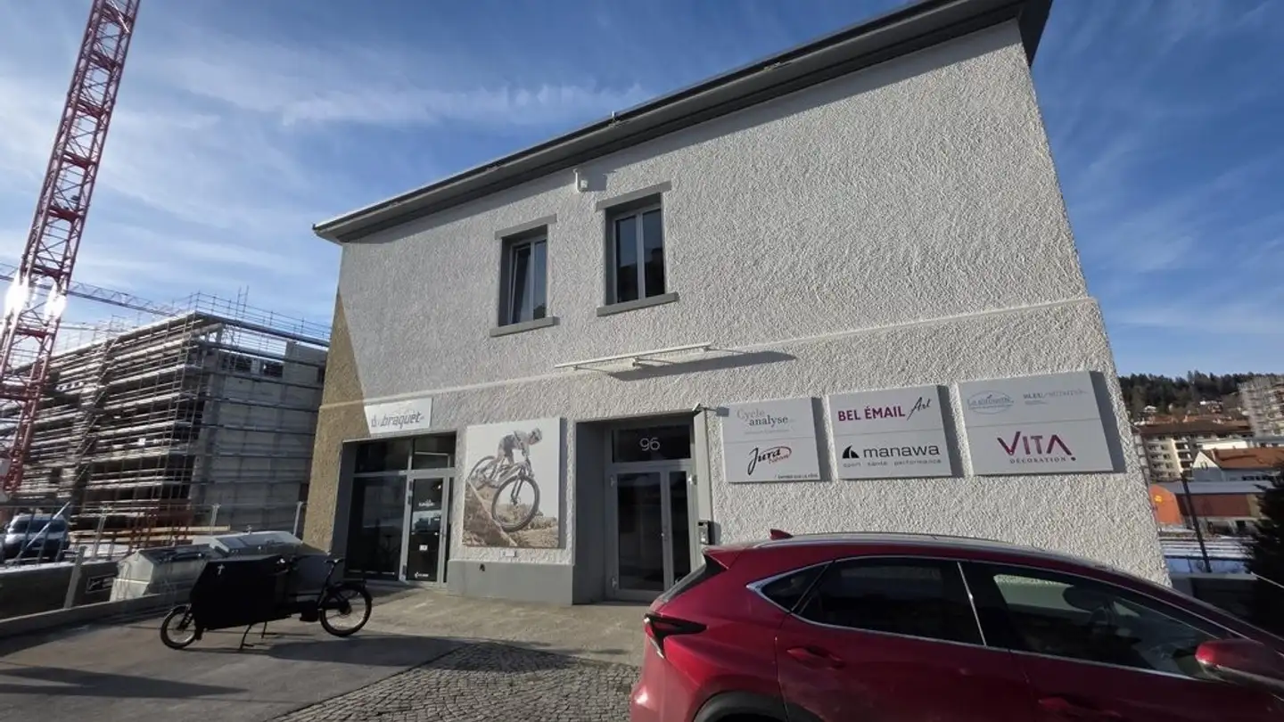 Commercial à louer - Rue du Commerce 96, 2300 La Chaux-de-Fonds