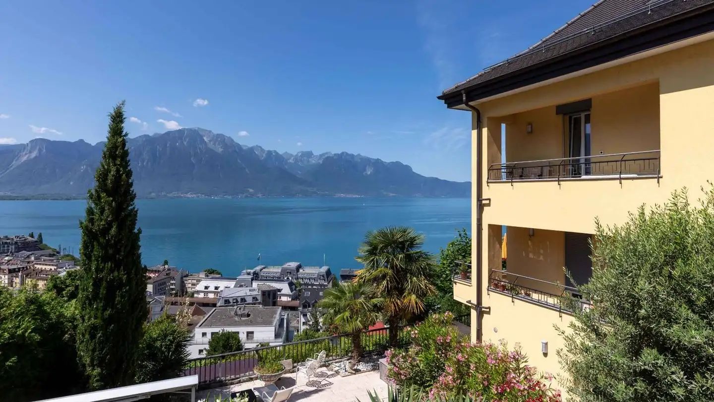 Residential building for sale - 1820 Montreux
