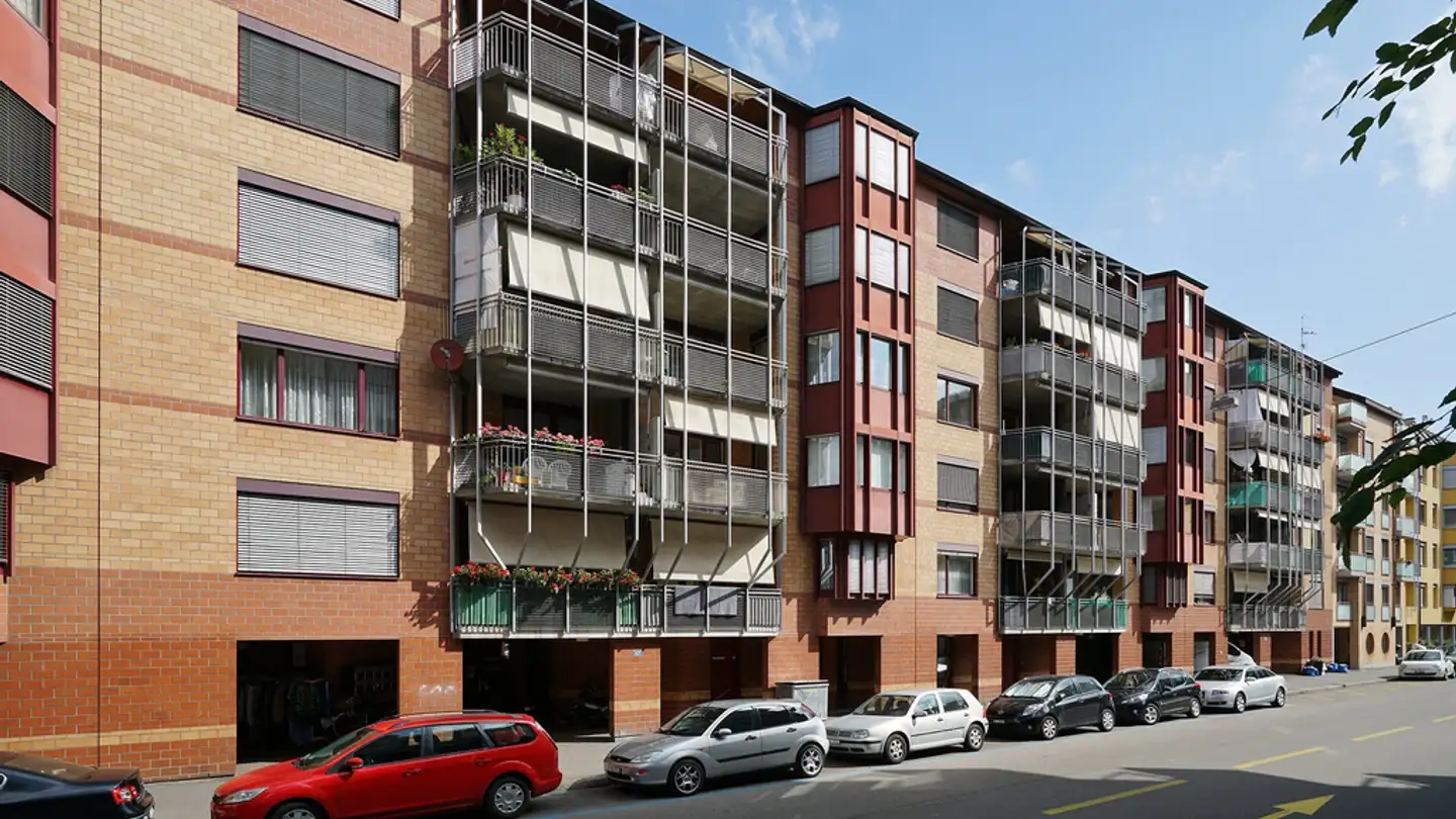 Indoor motorbike parking space for rent - Maulbeerstrasse 63, 4058 Basel