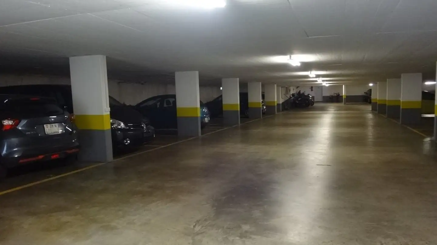 Underground parking space for rent - Püntenstrasse 32, 8143 Stallikon - Photo 2