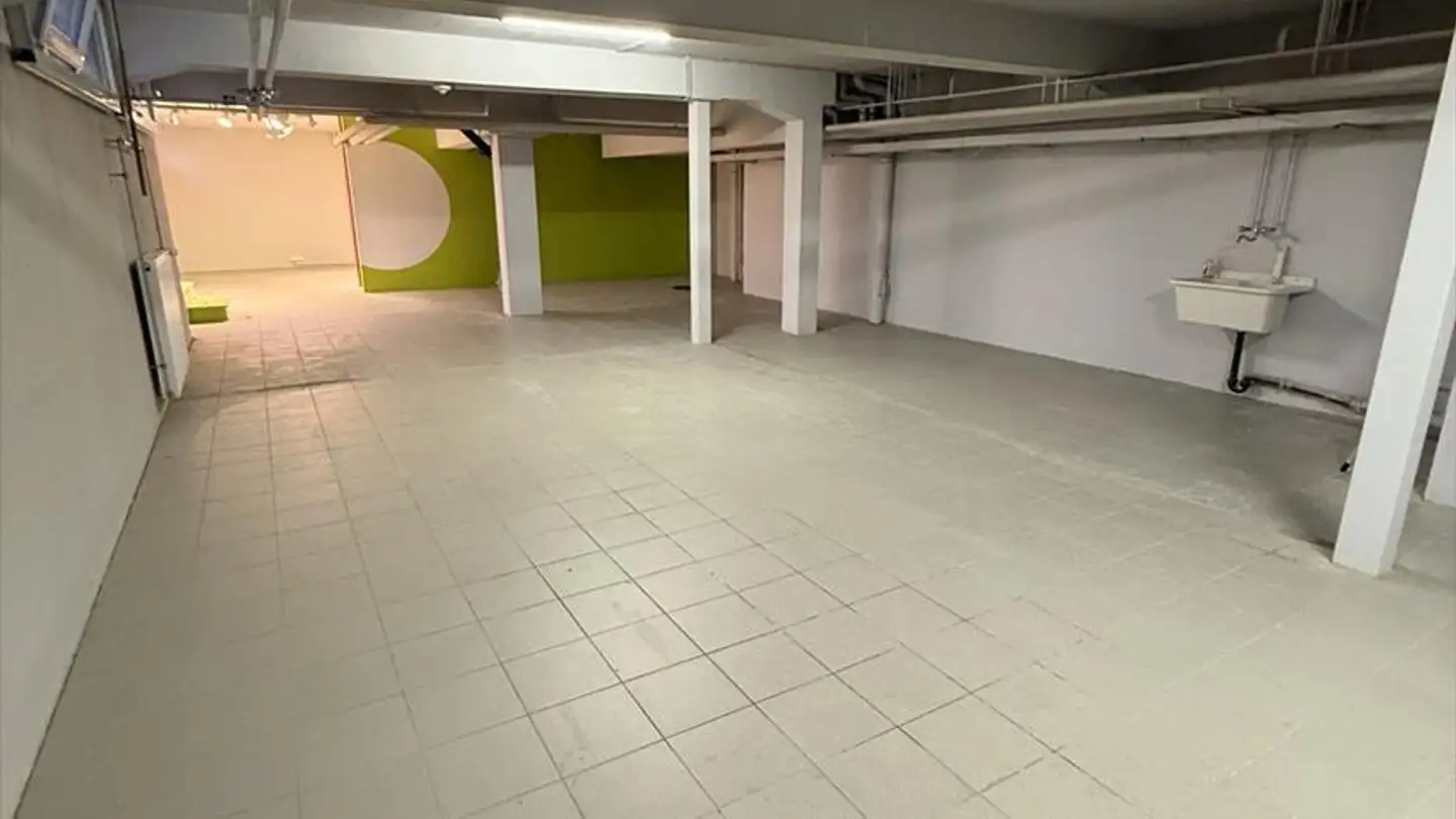 Gewerbe mieten - Avenue De Granges-Paccot 2, 1700 Fribourg