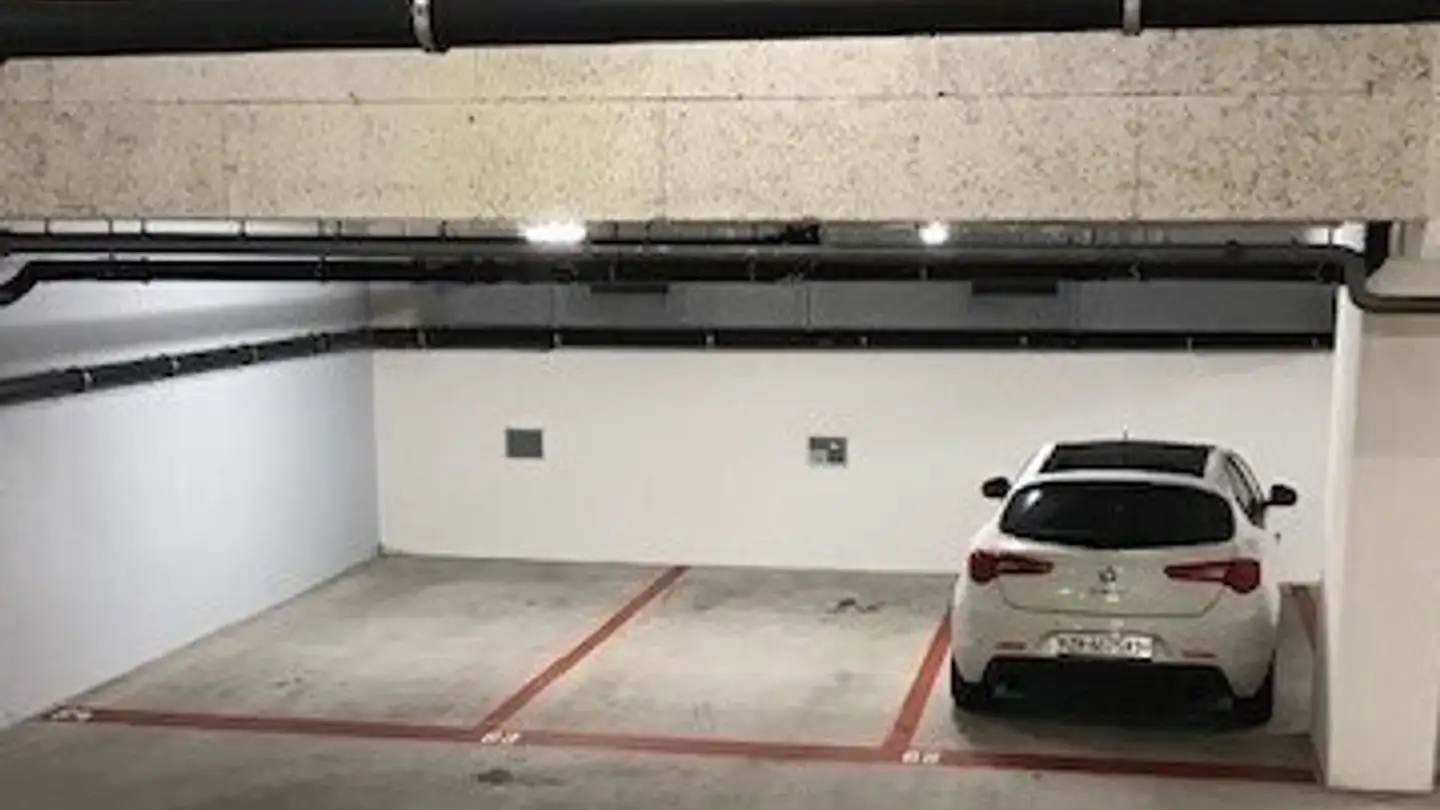 Place de parking souterraine à louer - 8004 Zürich