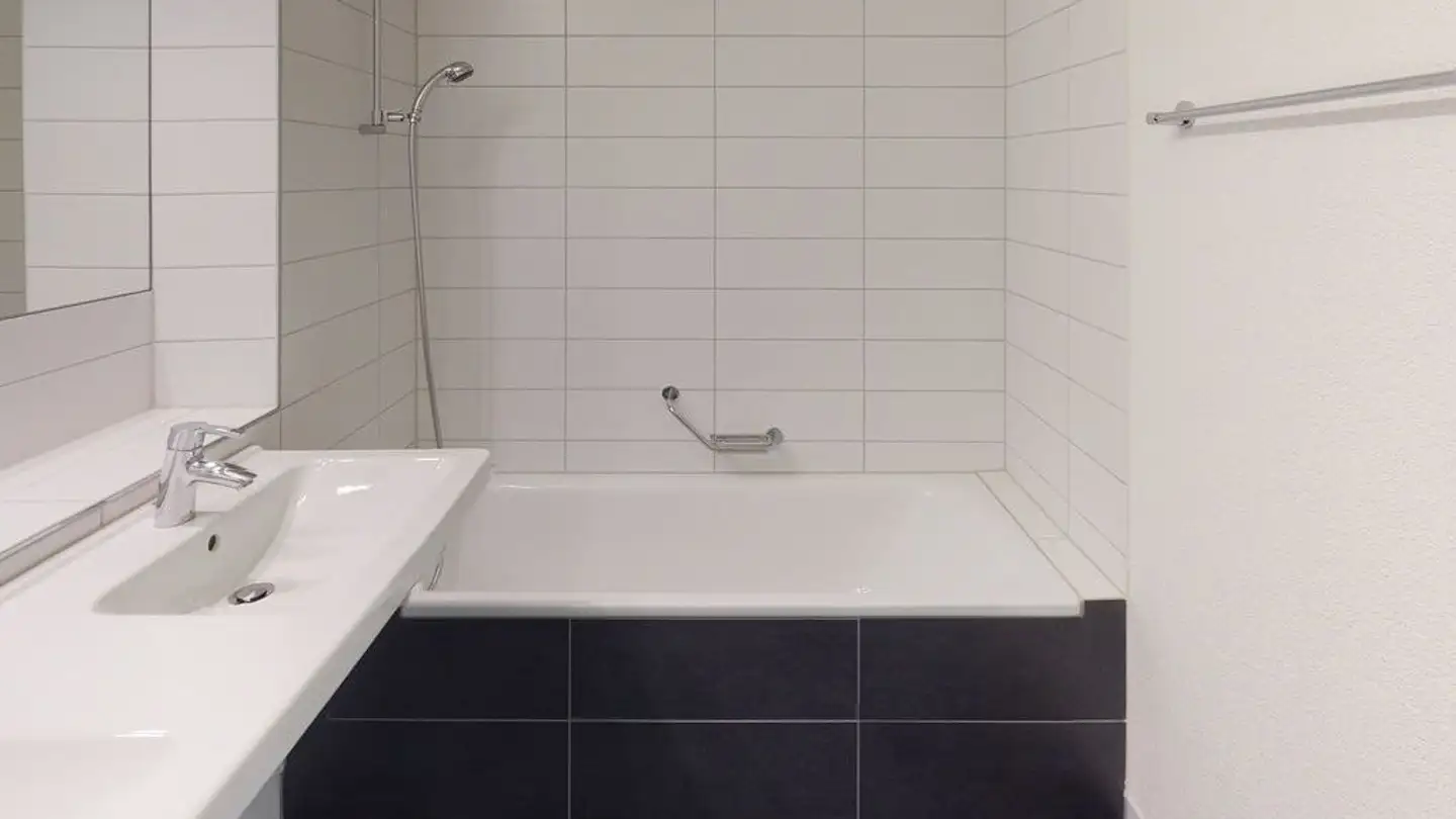 Attic flat for rent - Kantonsstrasse 52d, 8863 Buttikon SZ - Photo 4