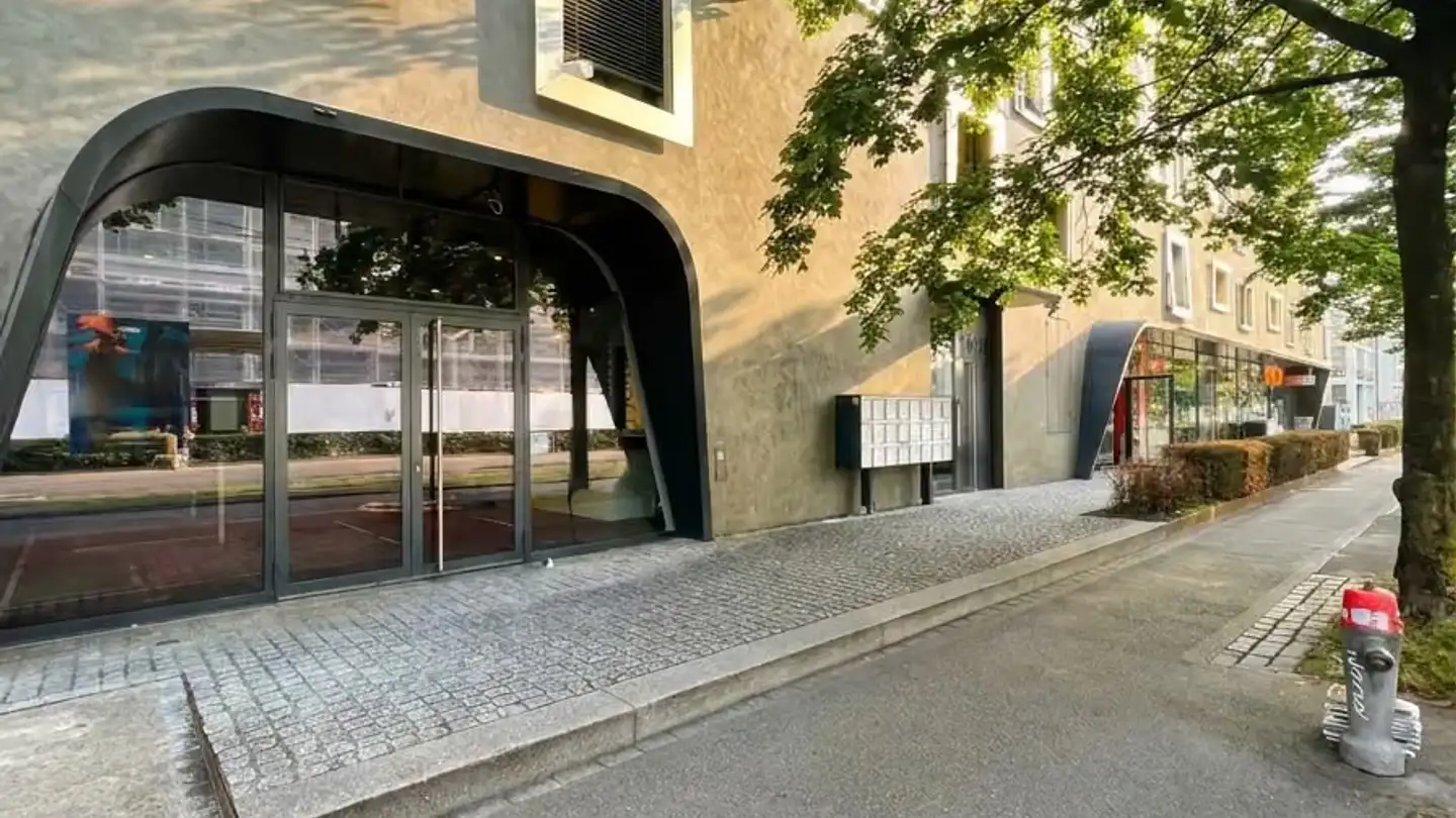Shop for rent - Badenerstrasse 575, 8048 Zürich