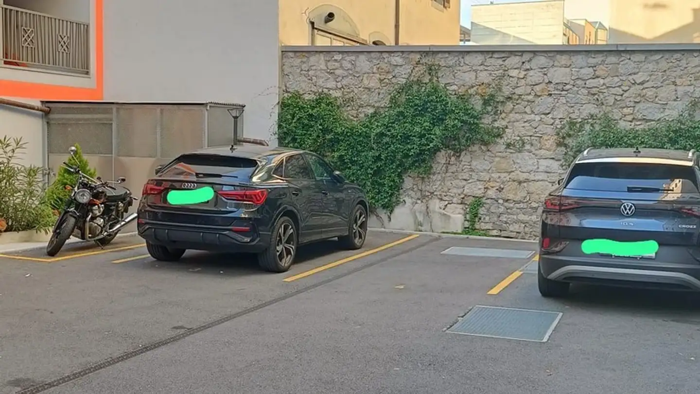 Place de parking extérieure à louer - Rue De Lausanne 27b, 1201 Genève