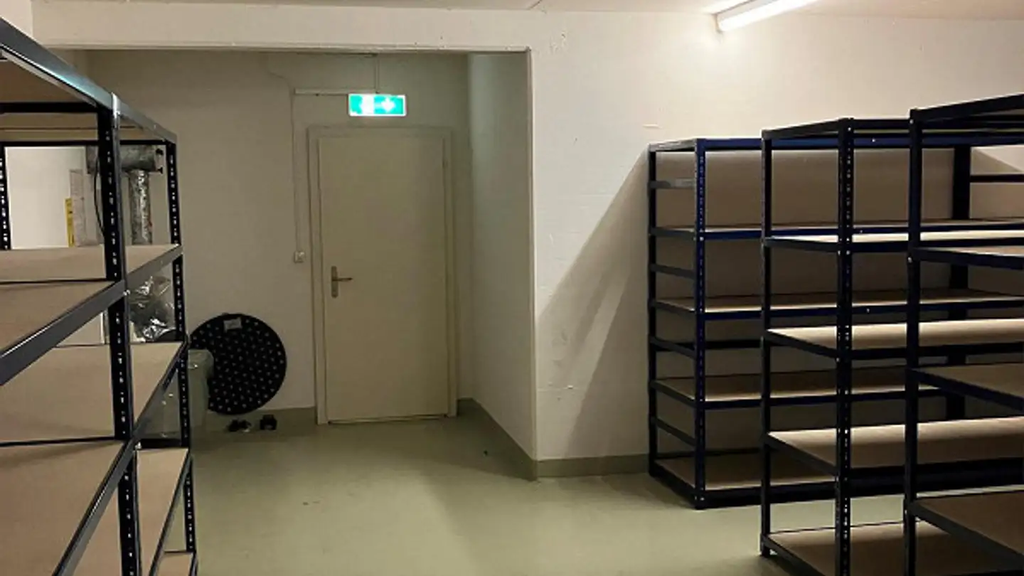 Spazio di archiviazione in affitto - Mandachstrasse, 8155 Niederhasli - Photo 4