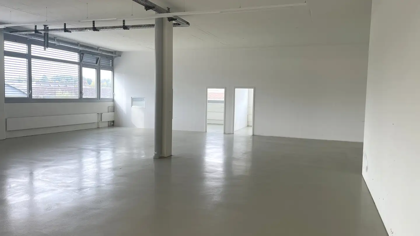 Industrial property for rent - Riedmattstrasse 12, 8153 Rümlang
