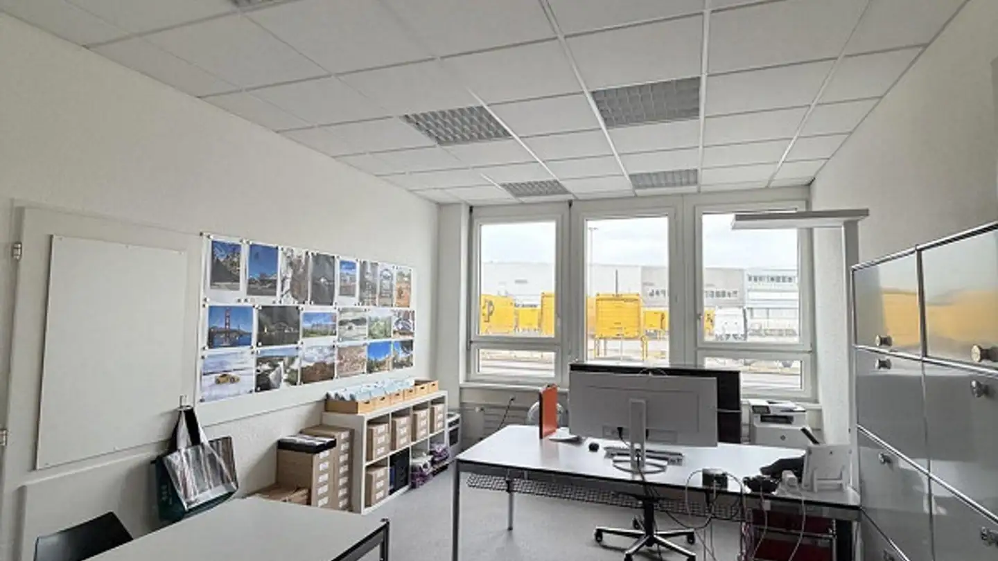 Commercial for rent - Muttenzerstrasse 109, 4133 Pratteln