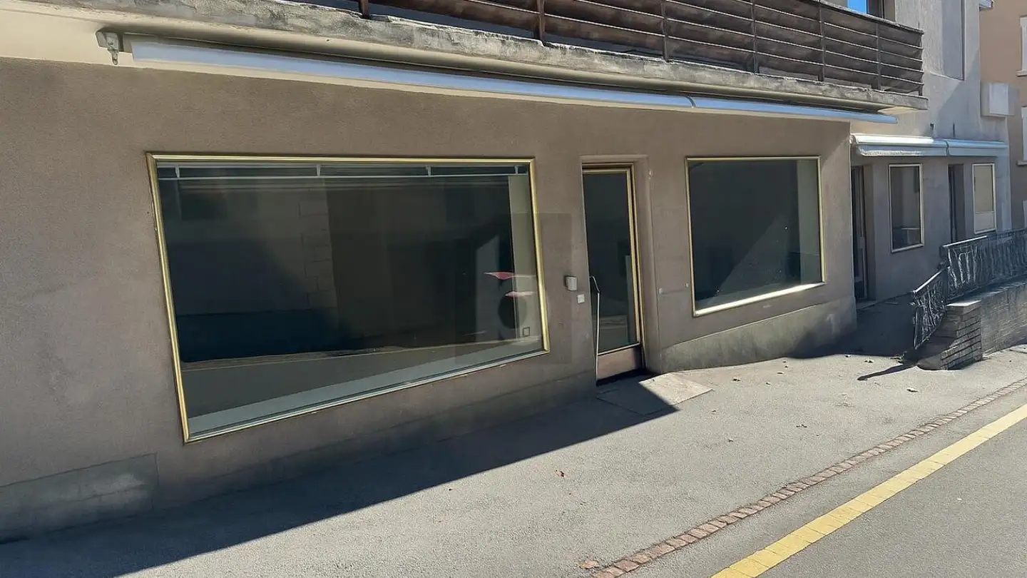 Shop for rent - 3972 Miège