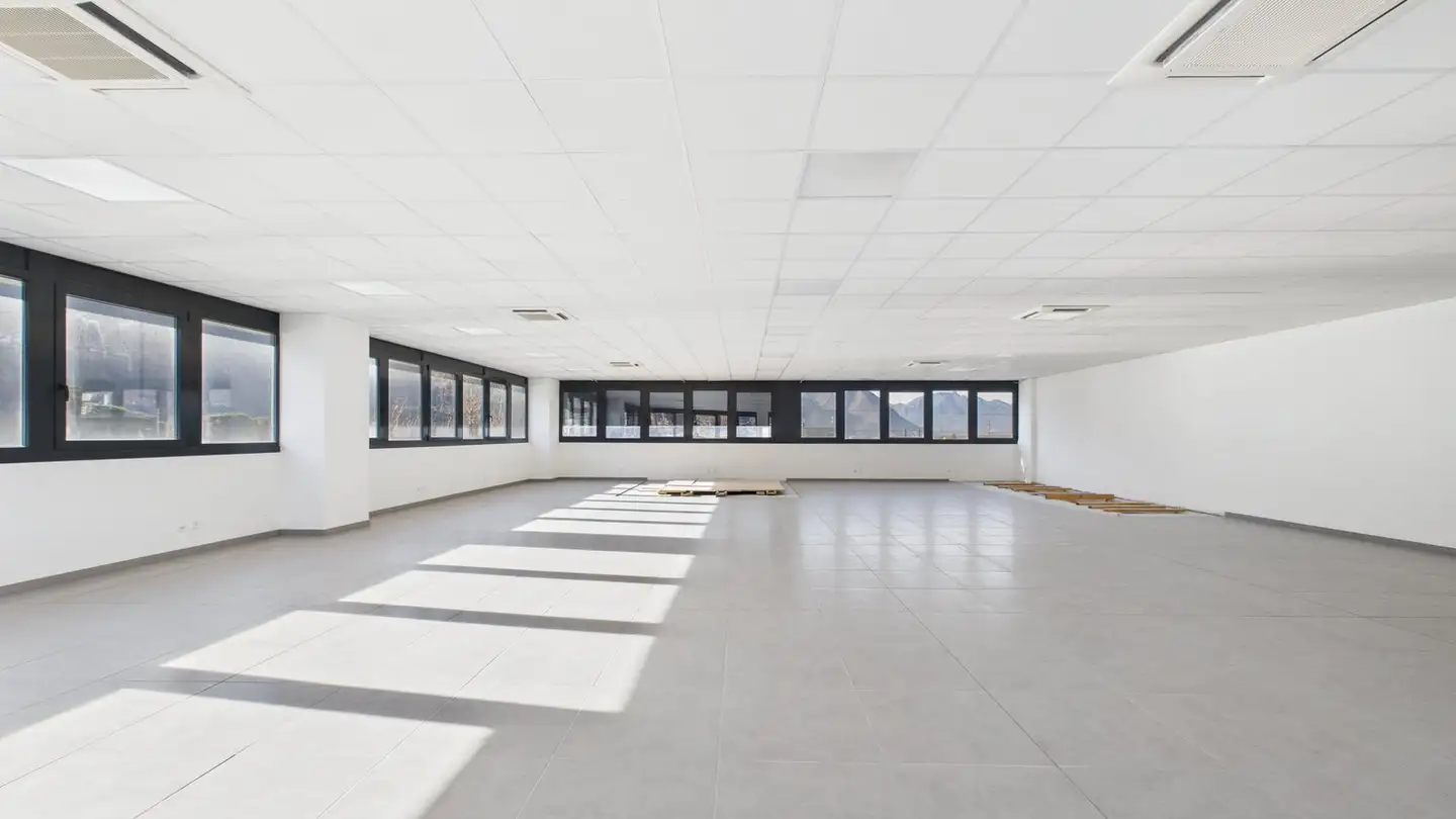 Grand magasin à vendre - 6512 Giubiasco