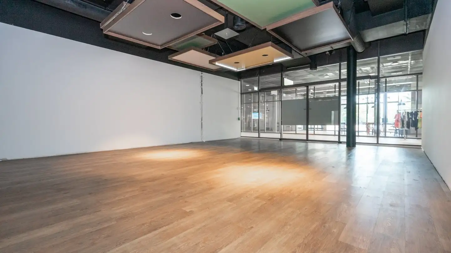 Shopping center for rent - Tramstrasse 2, 5034 Suhr