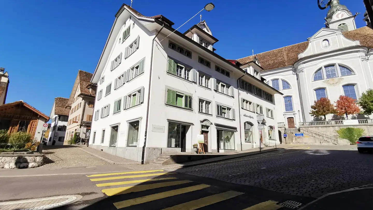 Mixed-use building for rent - Hauptplatz 5, 6430 Schwyz