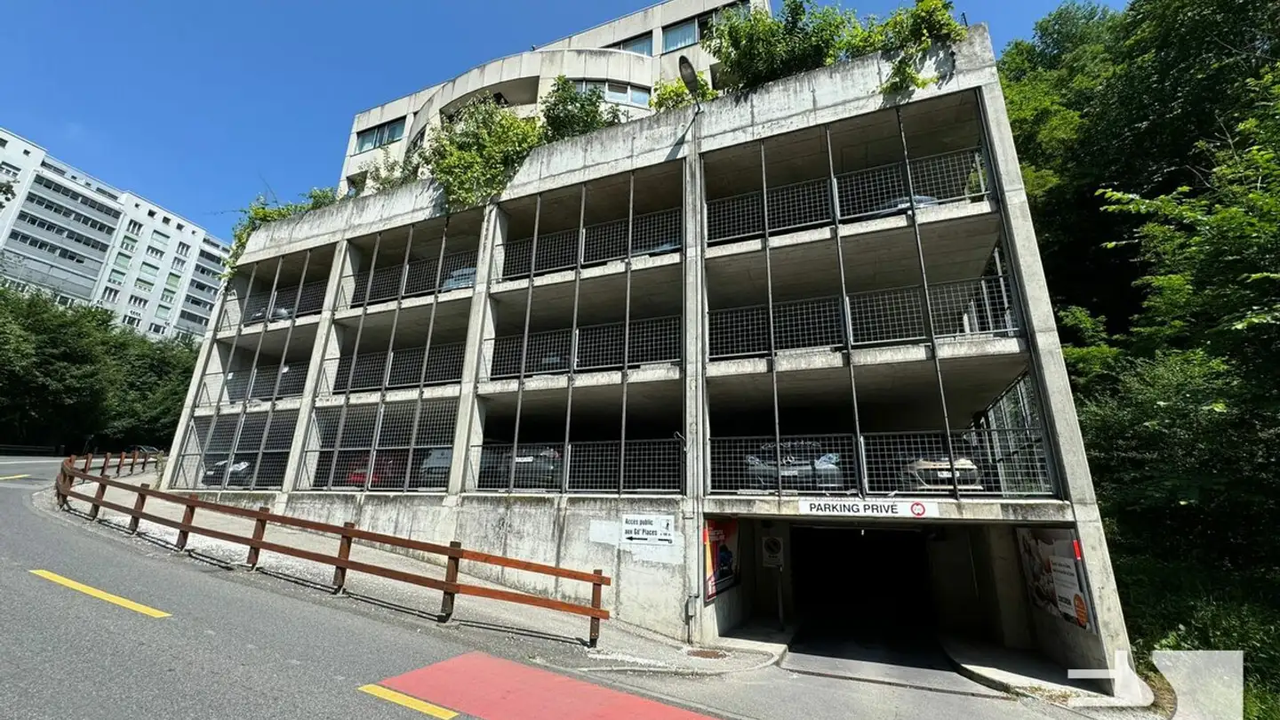 Covered parking space for rent - Route-Neuve / Neustrasse 15, 1700 Fribourg