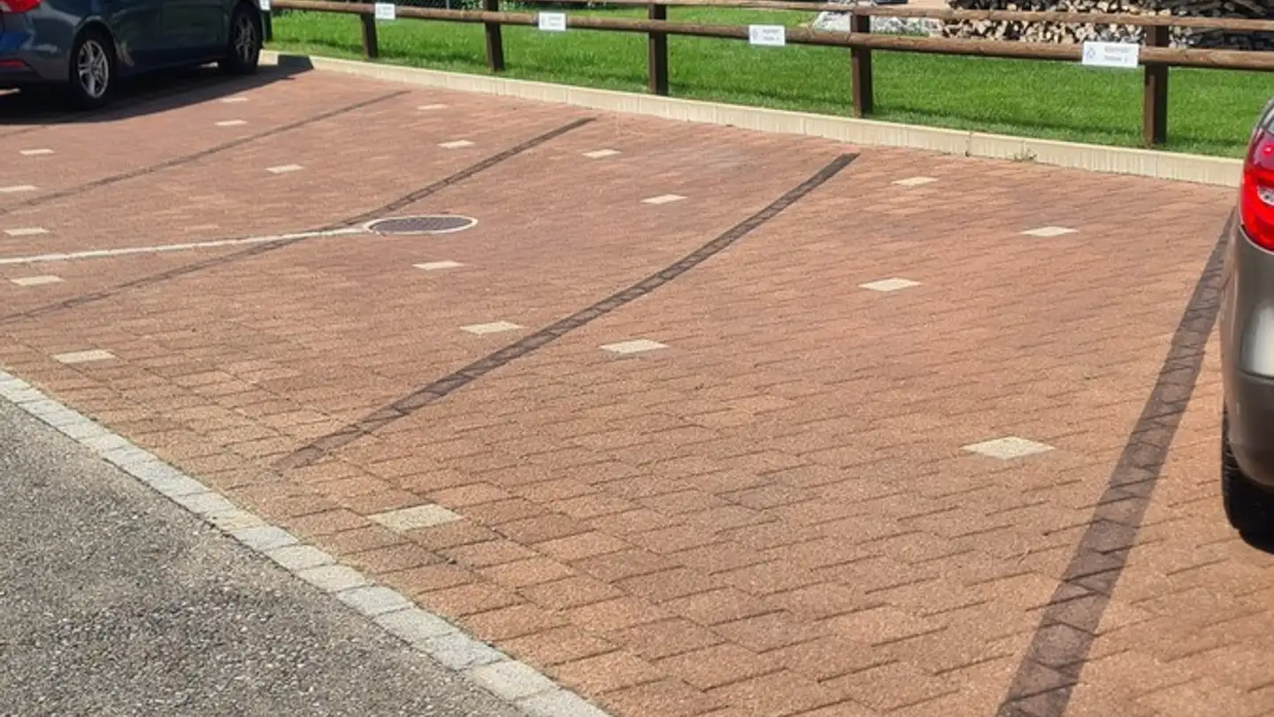 Outdoor parking space for rent - Giebeleichstrasse 46, 8152 Glattbrugg
