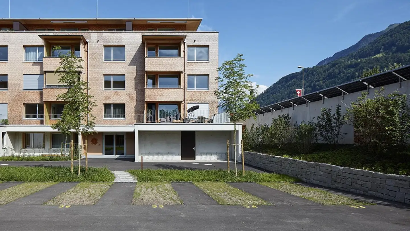 Outdoor parking space for rent - Obere Allmeind 2a, 8864 Reichenburg - Photo 2