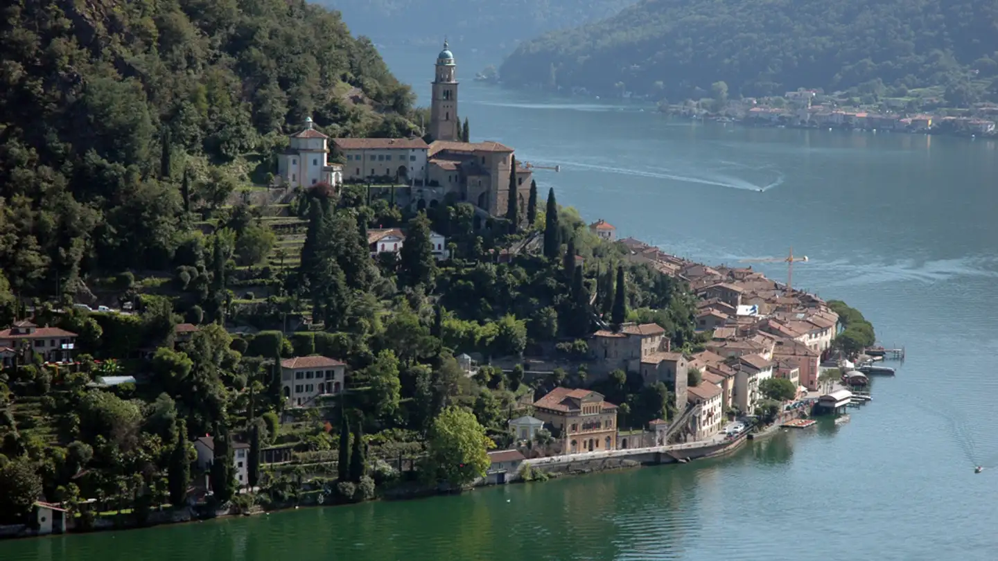 Residential building for sale - 6914 Carona