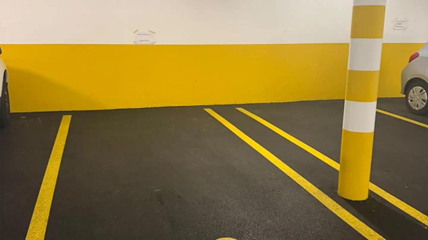 Place de parking souterraine à louer - Via Al Ticino 30a, 6514 Sementina
