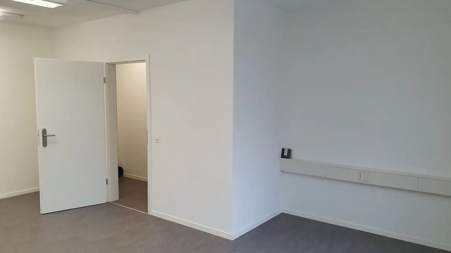 Commercial for rent - Seestrasse 205, 8806 Bäch SZ - Photo 2