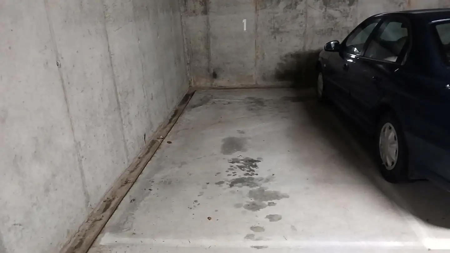 Überdachter Motorradparkplatz mieten - Eggstrasse 31, 4402 Frenkendorf