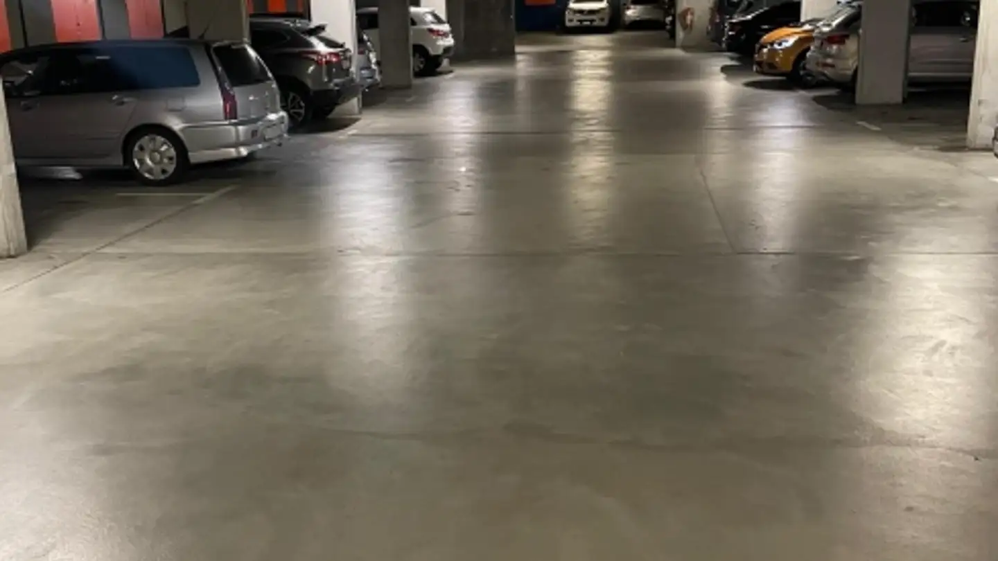 Place de parking souterraine à louer - Neumattstrasse 43, 4142 Münchenstein