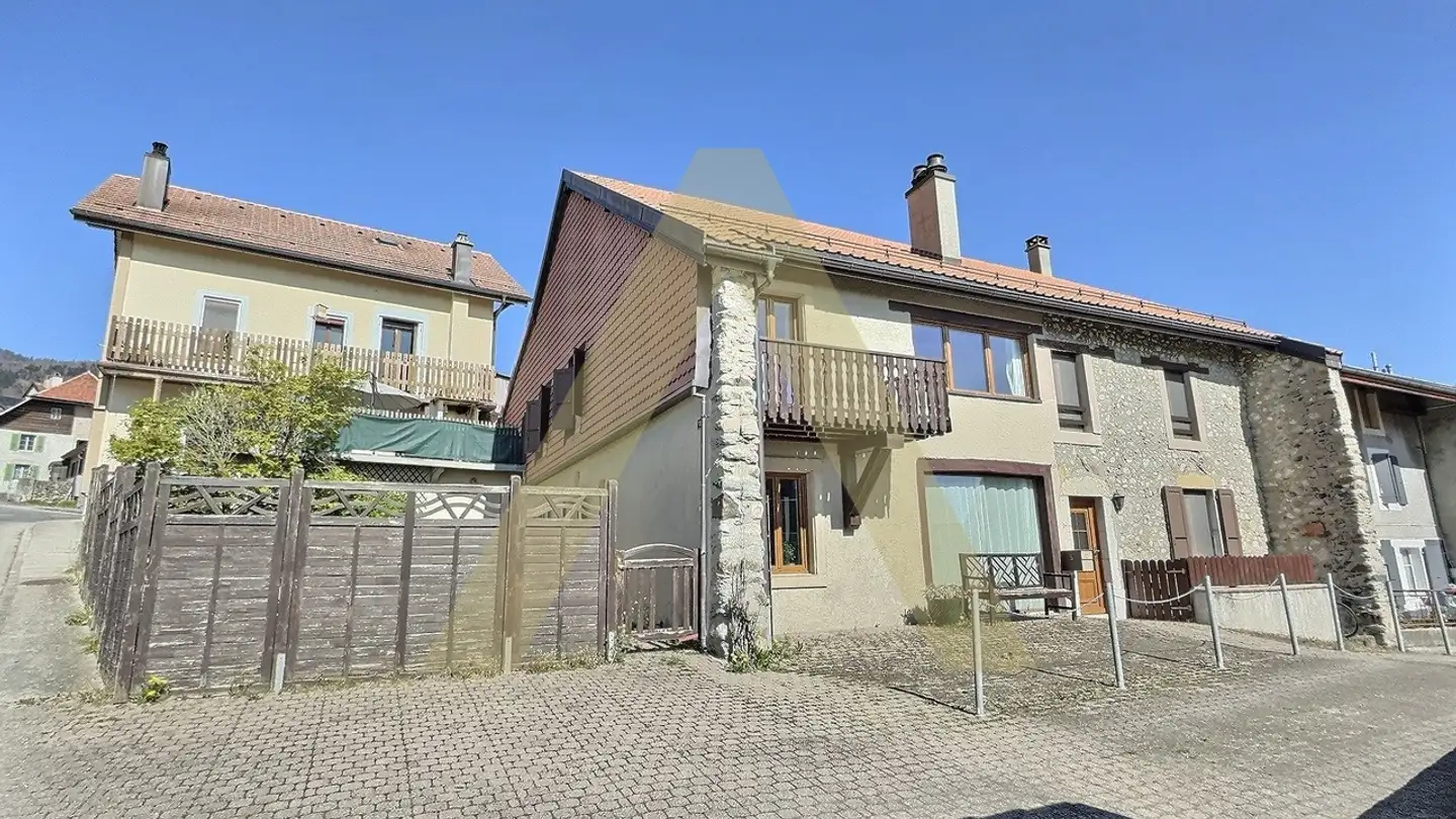 Single house for sale - 1147 Montricher