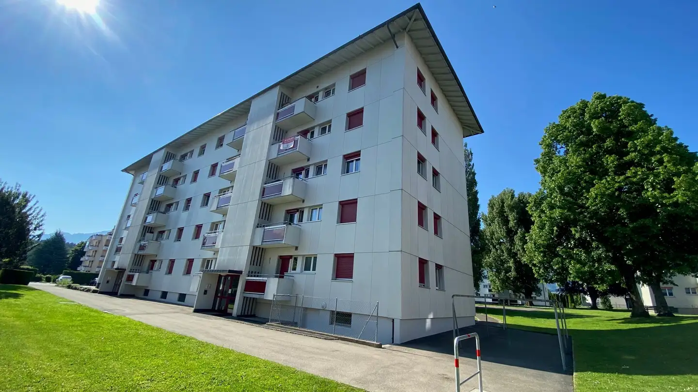 Outdoor parking space for rent - Rue De La Berra 23, 1630 Bulle