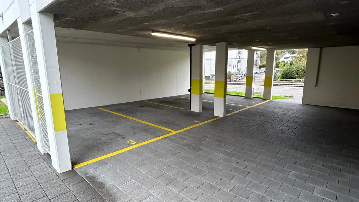 Place de parking couverte à louer - Hauptstrasse 86, 5035 Unterentfelden