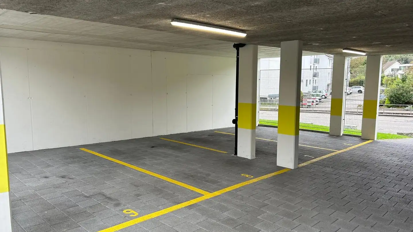 Place de parking couverte à louer - Hauptstrasse 86, 5035 Unterentfelden - Photo 3