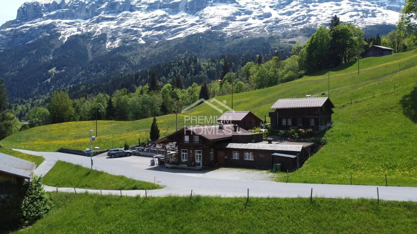 Residential building for sale - 3818 Grindelwald