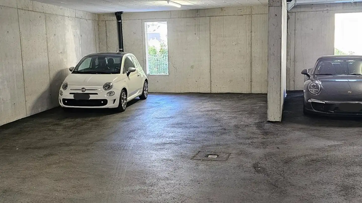 Place de parking extérieure à louer - Napoleonstrasse 11a, 3930 Visp