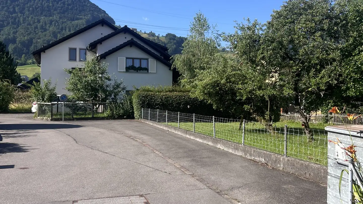 Parkplatz im Freien mieten - Sonnmattstrasse 5, 8854 Siebnen - Foto 2