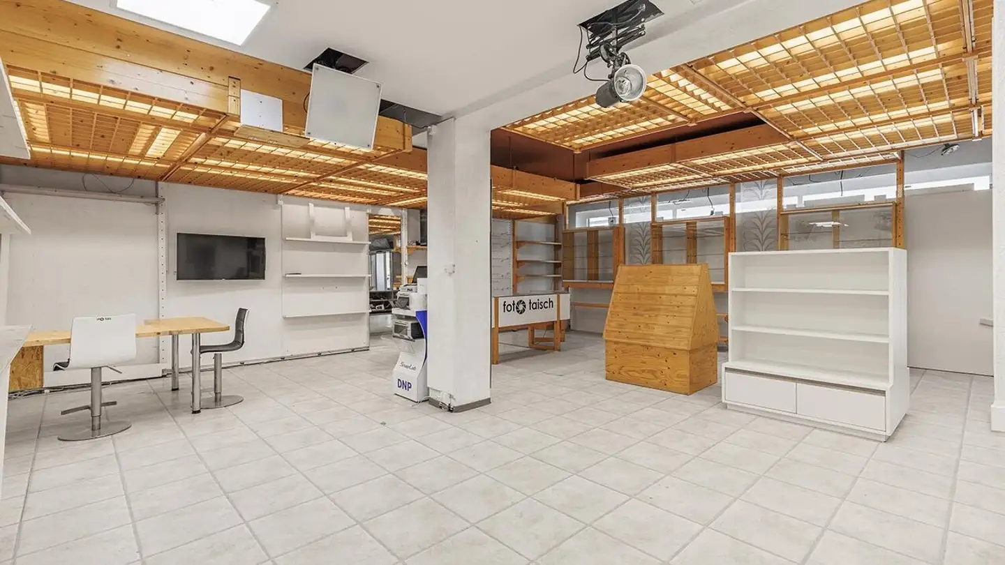 Geschäft kaufen - Stradun 400, 7550 Scuol