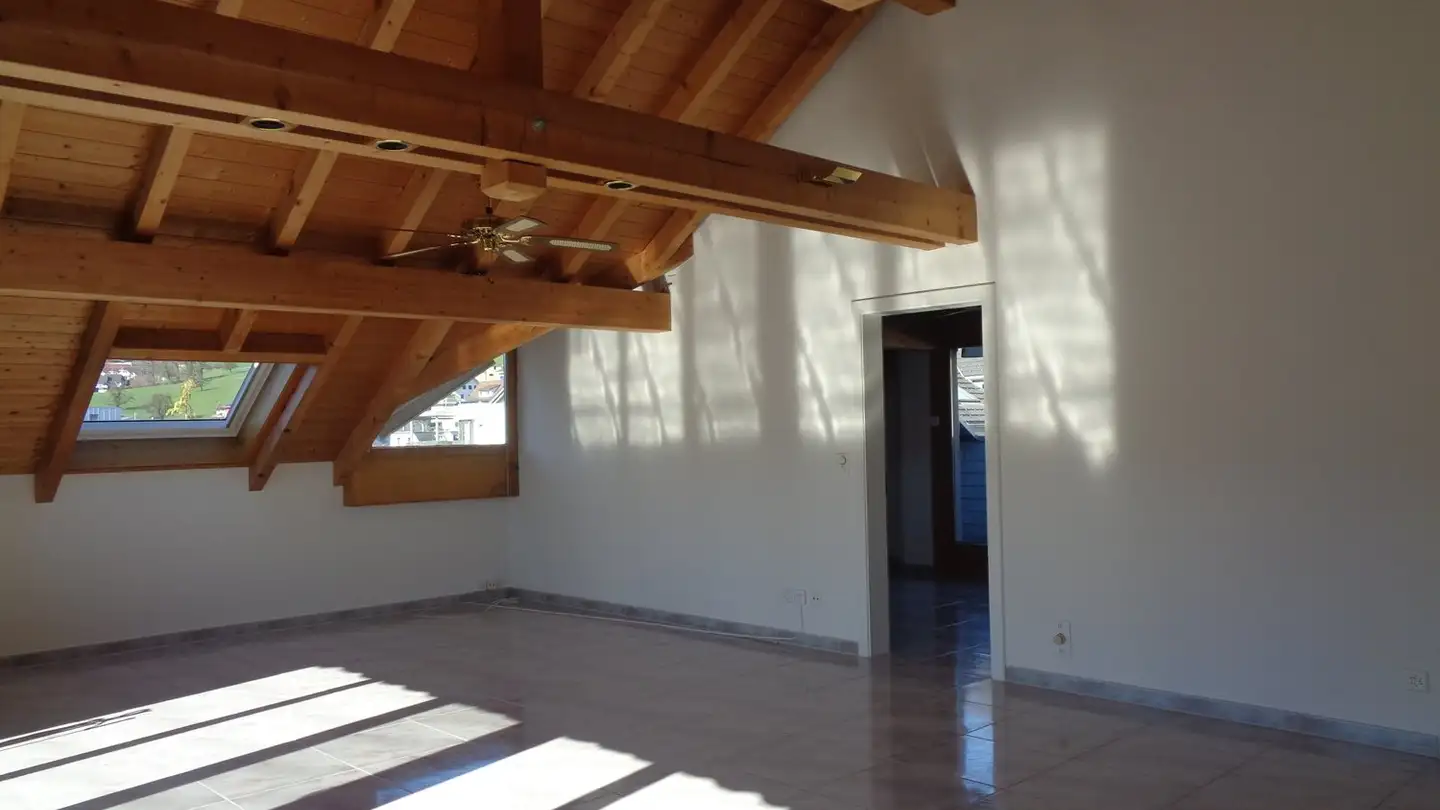 Attique à louer - Ulmenweg 3a, 8856 Tuggen - Photo 3