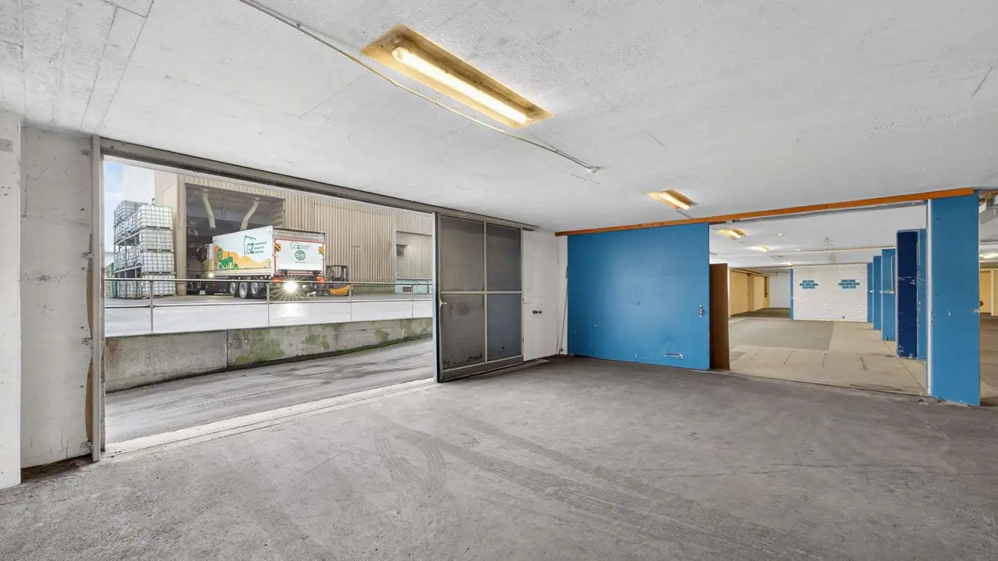 Industrial property for rent - 6300 Zug - Photo 2