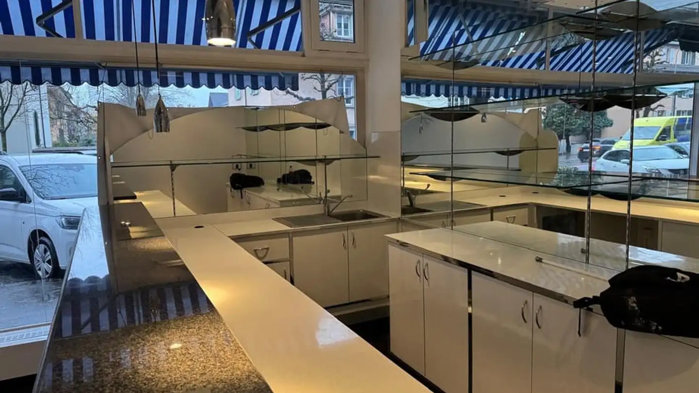 Commercial for rent - Rue Du Débarcadère / Ländtestrasse 47, 2503 Biel/Bienne - Photo 3