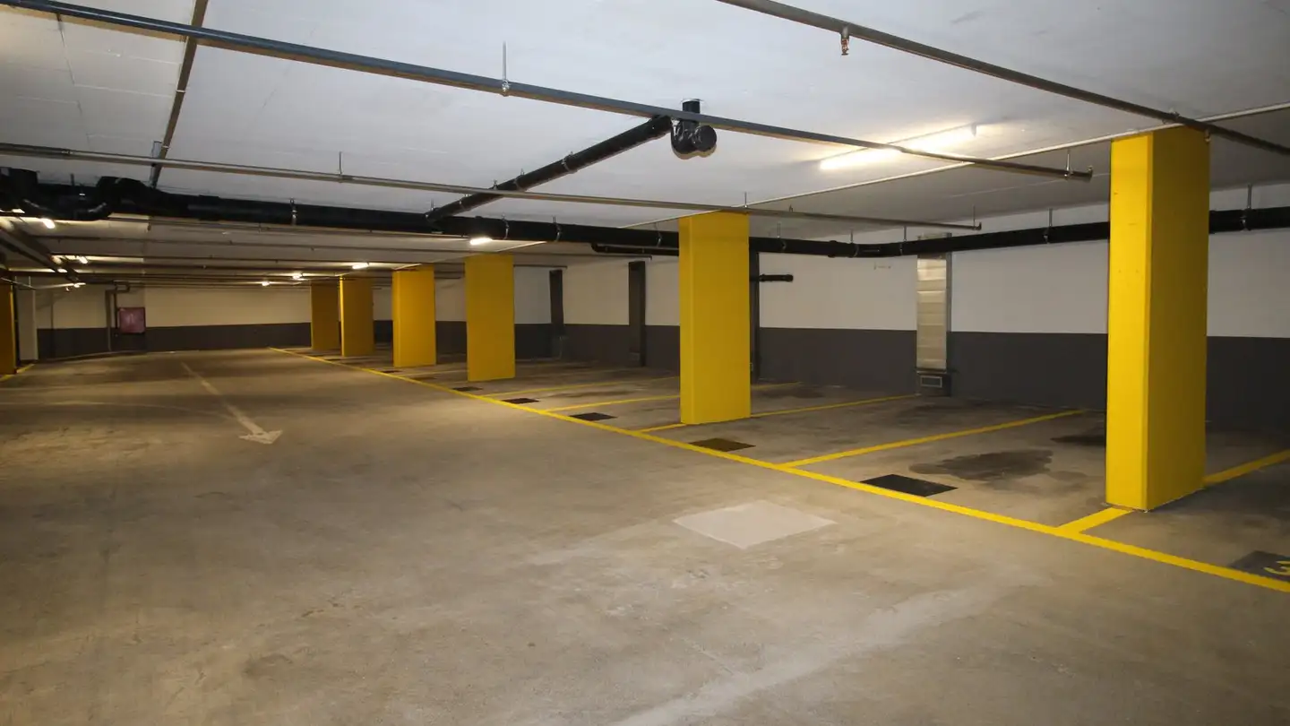 Place de parking souterraine à louer - Zürcherstrasse 27, 5400 Baden
