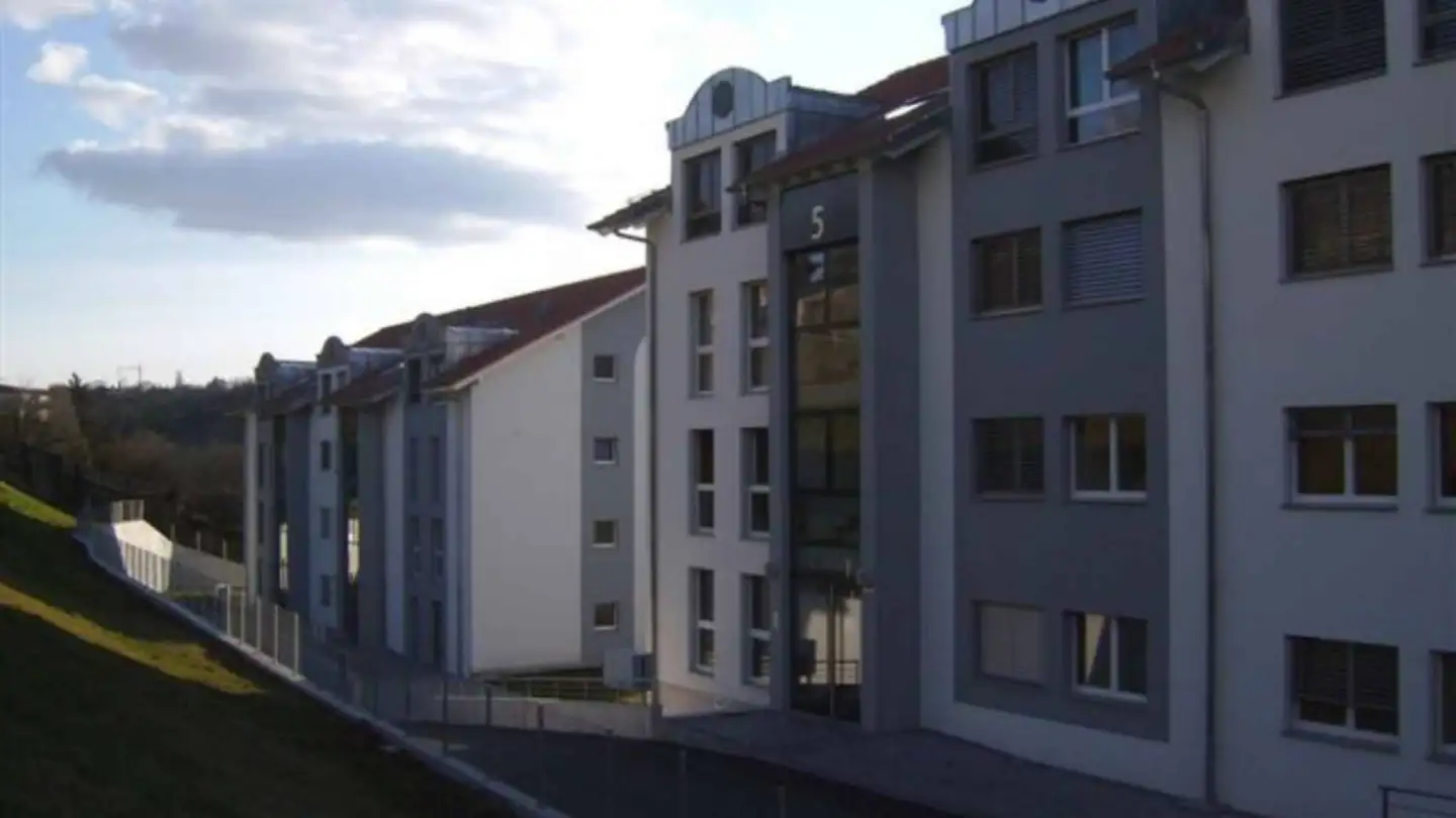 Outdoor parking space for rent - 1350 Orbe